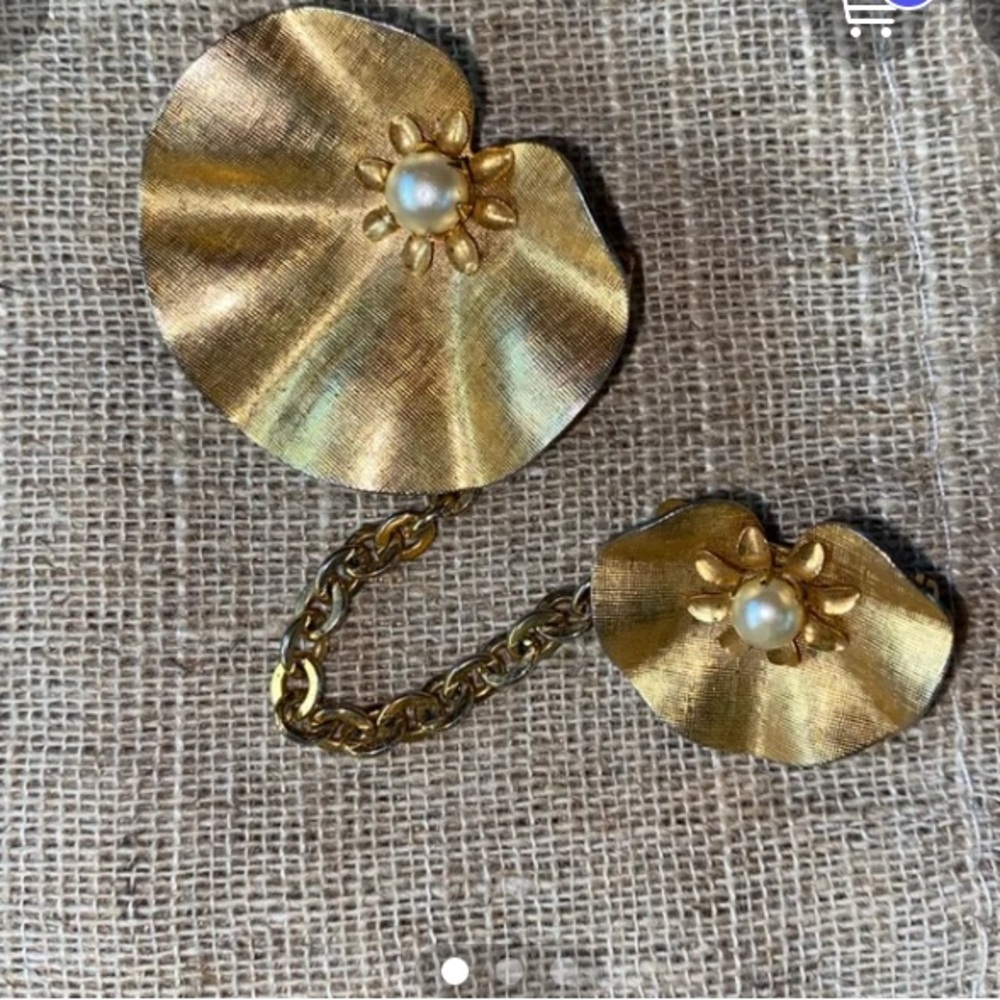 Elegant Gold Floral Pearl Brooch